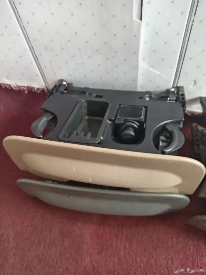 حامل الاكواب فورد فكتوريا موديل 2011 3