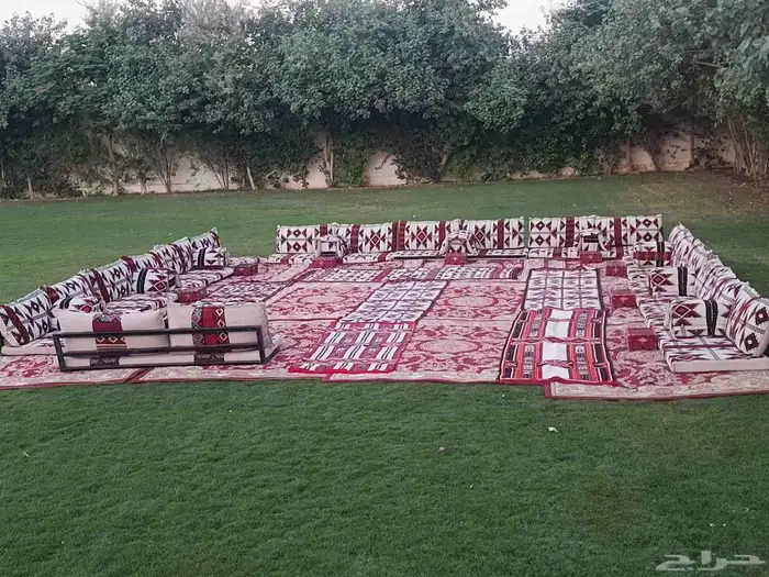 تاجير حفلات كراسي كنب طاولات خشب طاولات قزاز جلسات شعبيه ارك 4