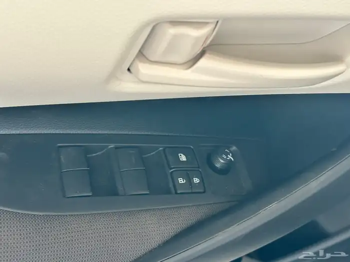 تويوتا كورلا XLi استاندر طيس 2.0 اللون أبيض موديل 2025 سعودي 6