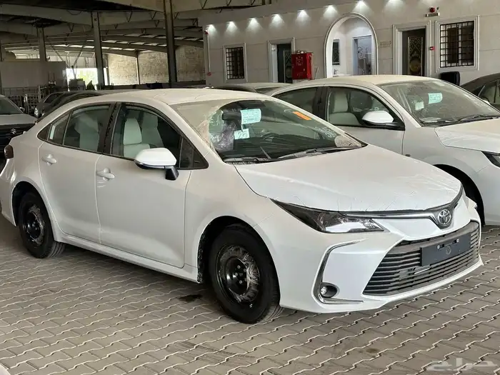 تويوتا كورلا XLi استاندر طيس 2.0 اللون أبيض موديل 2025 سعودي 1