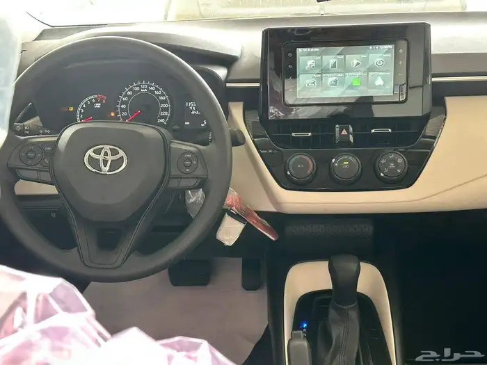 تويوتا كورلا XLi استاندر طيس 2.0 اللون أبيض موديل 2025 سعودي 3