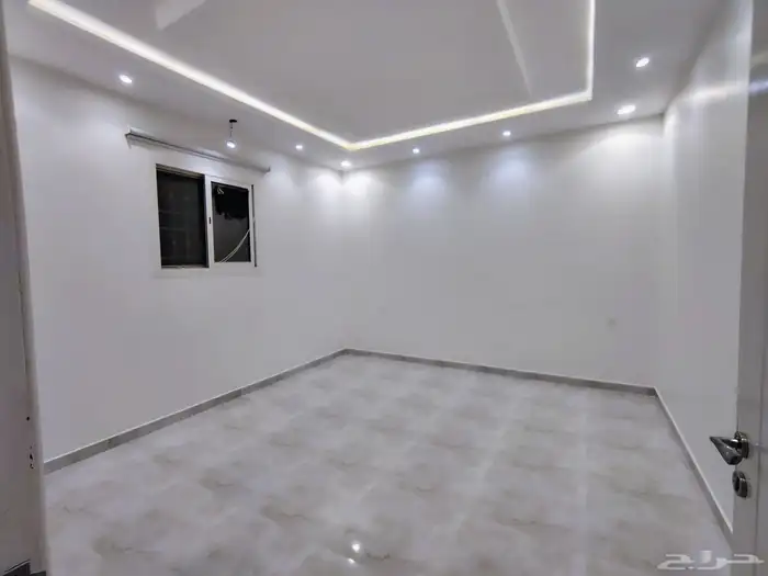 شقه للايجار المهديه طابق ثاني للعرسان 3 غرف وصاله بسعر 35 ال 6