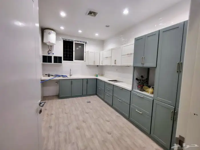 شقه للايجار المهديه طابق ثاني للعرسان 3 غرف وصاله بسعر 35 ال 1