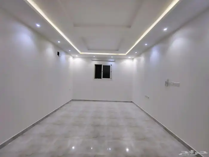 شقه للايجار المهديه طابق ثاني للعرسان 3 غرف وصاله بسعر 35 ال 2