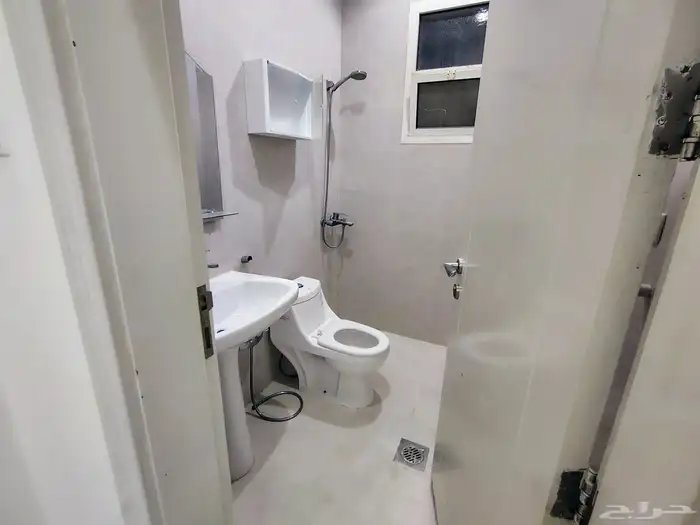 شقه للايجار المهديه طابق ثاني للعرسان 3 غرف وصاله بسعر 35 ال 8