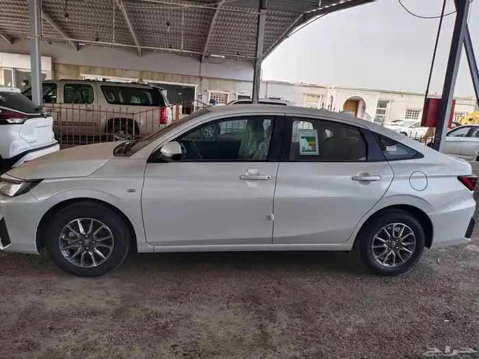 تويوتا يارس موديل 2026 ستاندر 3