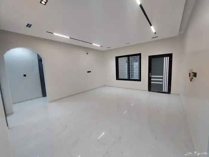 للبيع ملحق تمليك حي احد جديد 6غرف وصالة و2سطح خاص 12