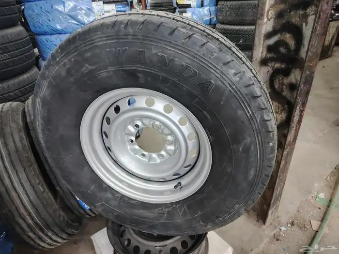 جنوط هلل فضي وفيراني هايلكس دبل مع كفرات شاهين مقاس 16 12