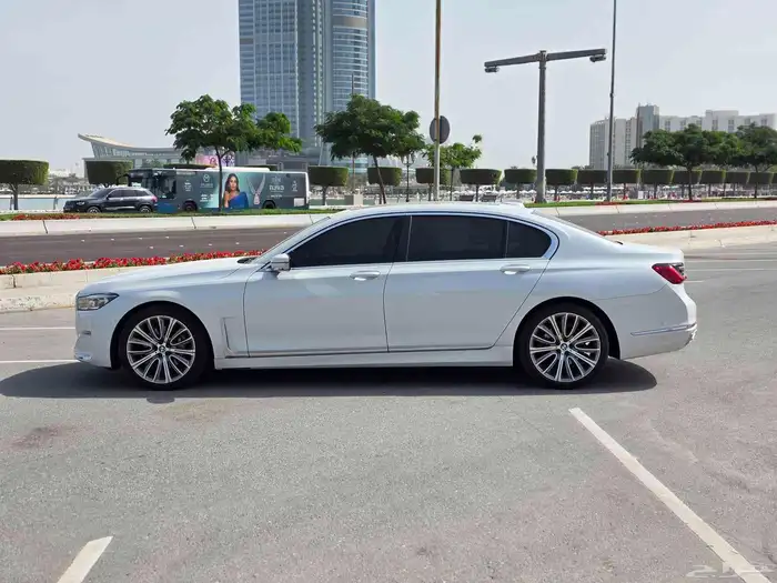 2022 BMW 730Li 5