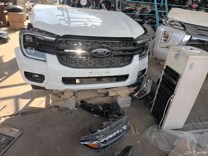 فورد صدام امامي مع الشبك والكشافات موديل 2021 1