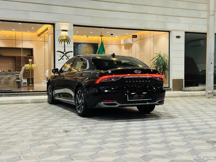 ازيرا 2022 V6 فل كامل نظيف جدا 3