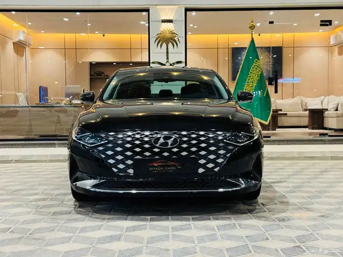 ازيرا 2022 V6 فل كامل نظيف جدا 0