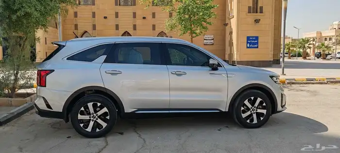 كيا سورنتو 4 سلندر بنزين .. موديل 2022 8