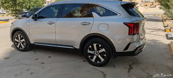 كيا سورنتو 4 سلندر بنزين .. موديل 2022 9