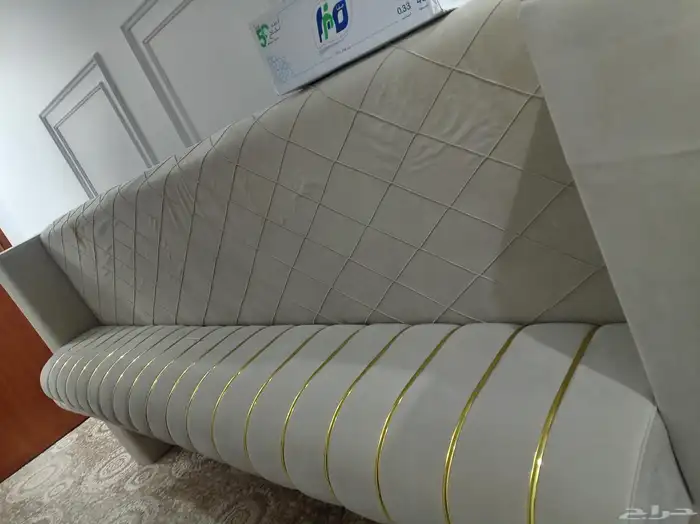 كنب مستعمل للبيع في تثليث 3 قطع طول كل قطعة مترين ونص 0