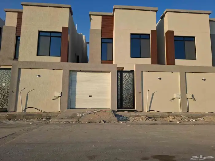 للبيع فلل فلل حي الصواري 226 متر 990 الف 0