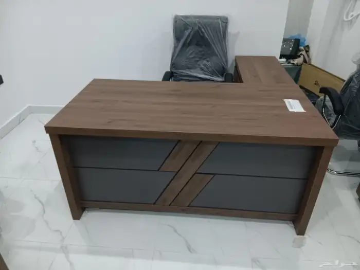 مكاتب و دواليب كراسي كنب كاونتر استقبال طاولة اجتماع 0