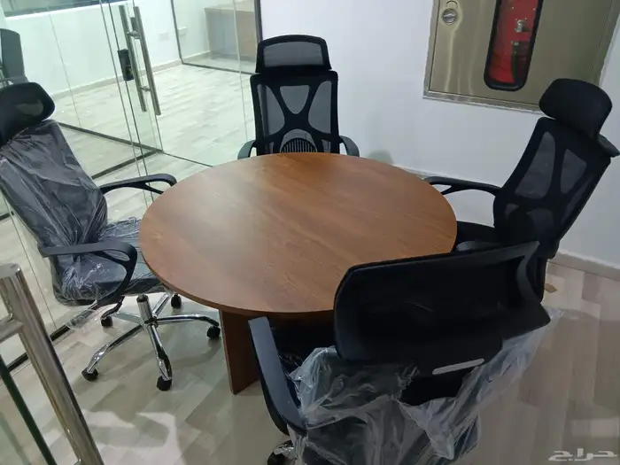 مكاتب و دواليب كراسي كنب كاونتر استقبال طاولة اجتماع 4