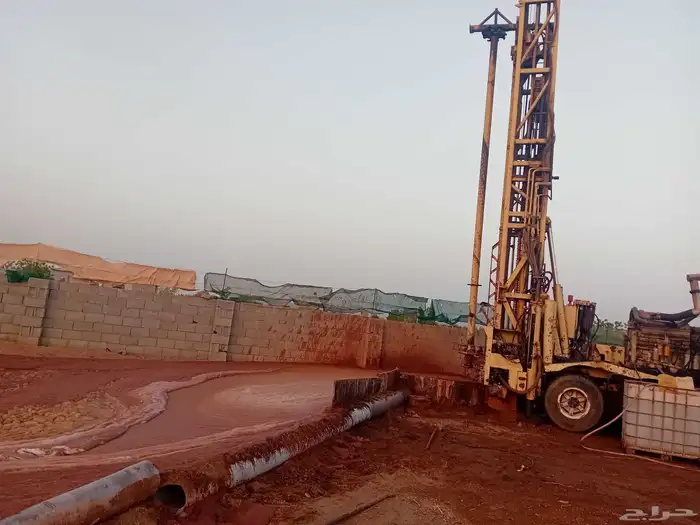 حفار آبار رتوازيه تنزيل ورفع قطاسات حفر قواعد البناء حفر صرف 1