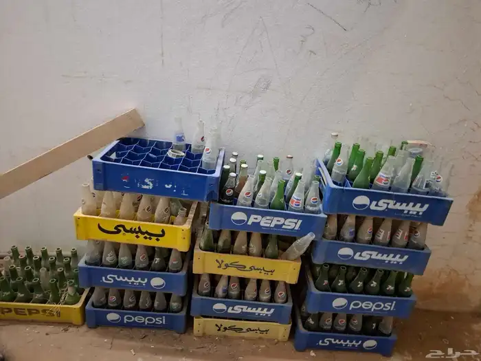 للبيع 11 كرتون بيبسي قزاز قديم يوجد 7 زجاجات مليانه 2