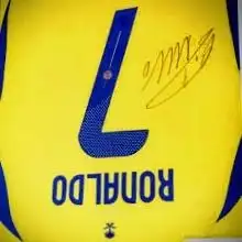 تيشرت النصر وتوقيع رونالدو عليه ولا يجي الا الصامل 0