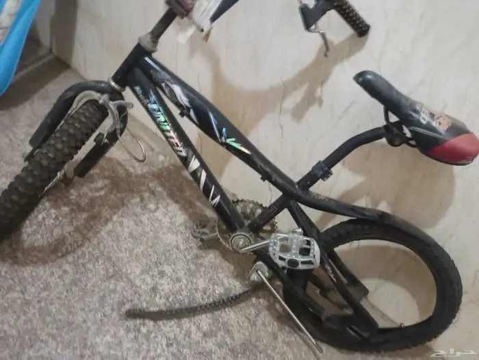 سيكل للبيع علي السوم السيكل مافيه شي ناقصه جنط بس الكفر الد 0