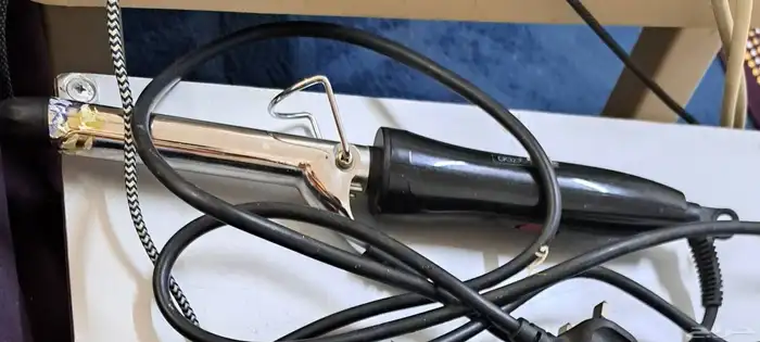 للبيع فساتين وفير ومكواة شعر 1