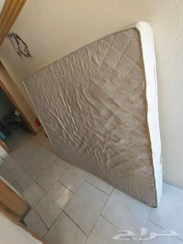 مرتبة كبيرة ونظيفة جداا 0