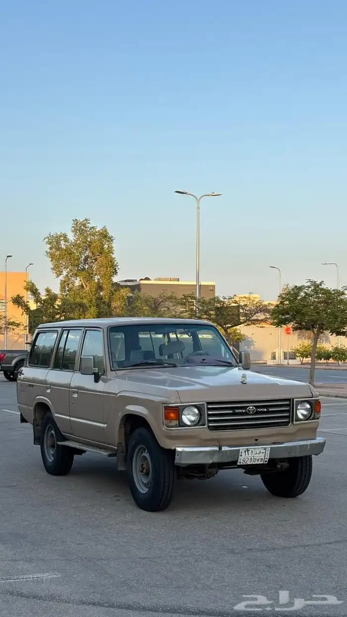 جيب تويوتا موديل 85 مكينة قير و دفرنش ماشي 450 000 0