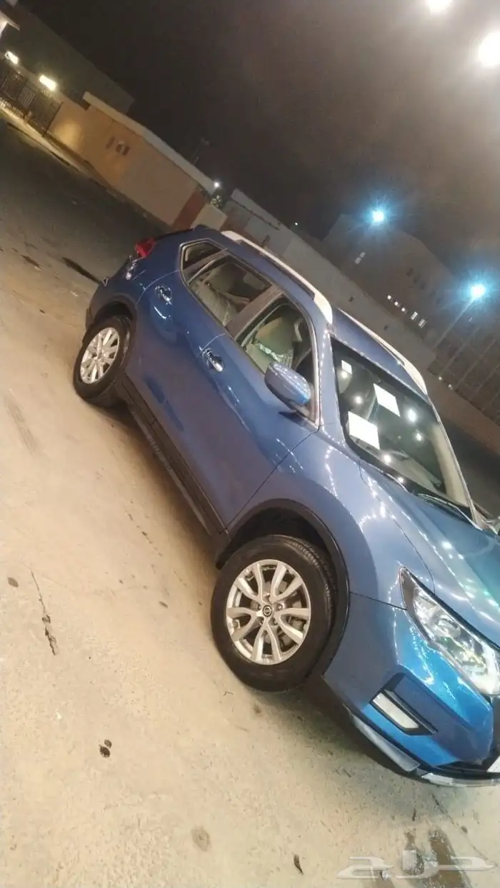 للبيع نيسان اكس تريل نظيف 9