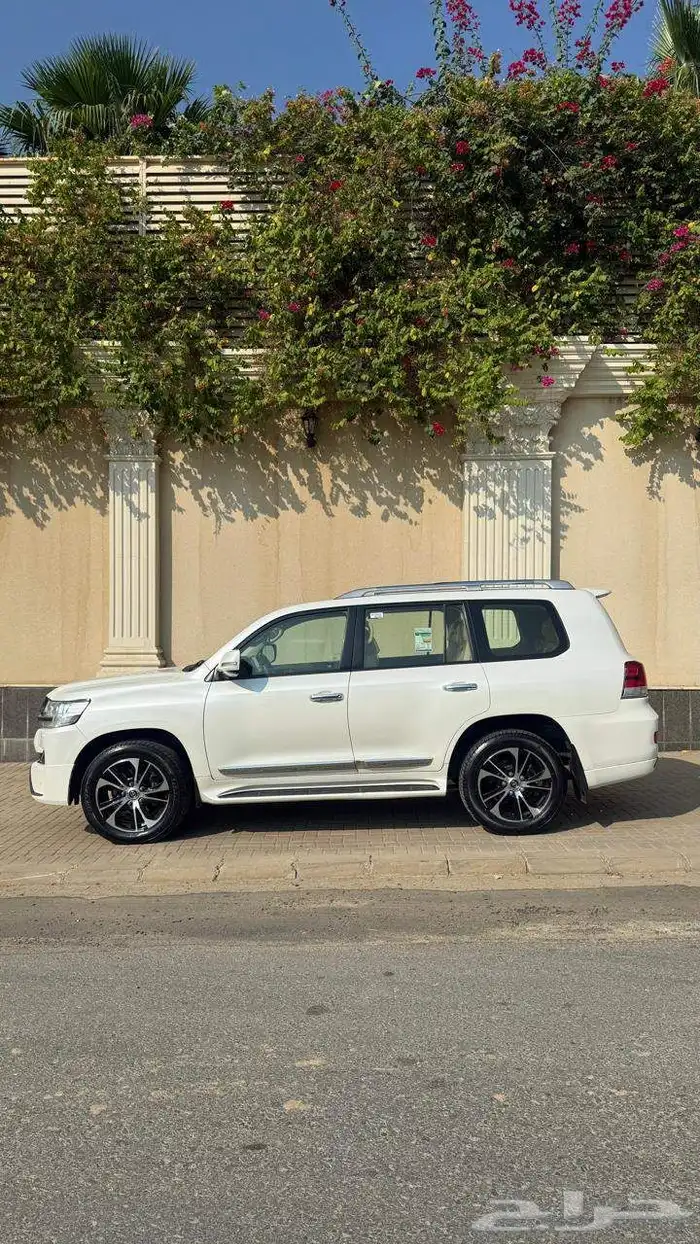 تويوتا لاندكروزر جي اكس ار فل كامل سعودي موديل 2017 8سرندل 4