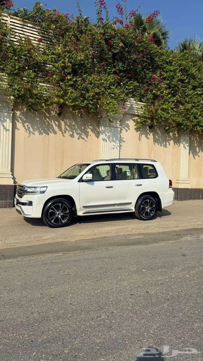 تويوتا لاندكروزر جي اكس ار فل كامل سعودي موديل 2017 8سرندل 1