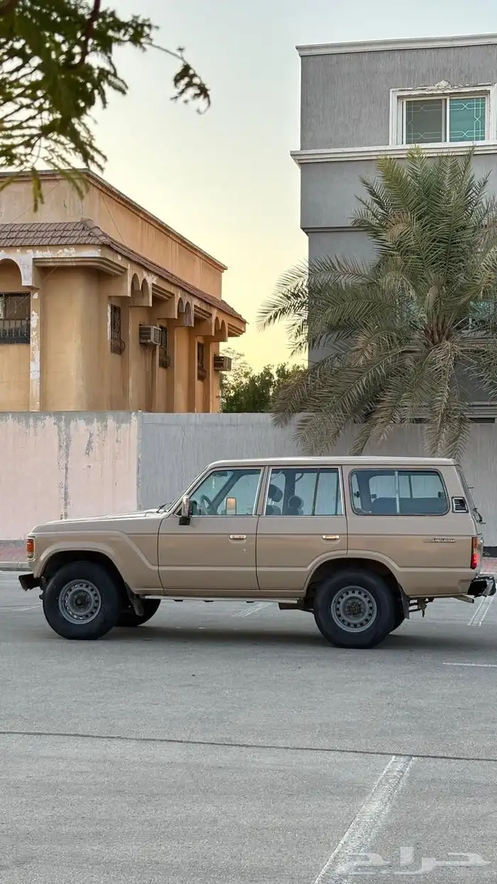 جيب تويوتا موديل 85 مكينة قير و دفرنش ماشي 450 000 4