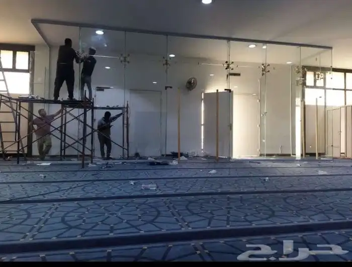 فني جزاز سكريت المنيوم زجاج 1