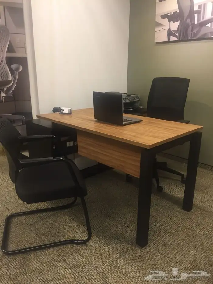 أثاث مكتبي متين بتصاميم عصرية 21