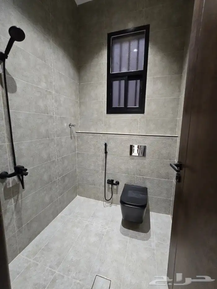 للبيع روف علوى مع ملحق مدخل مستقل حوش مدخل سيارةأبها المحالة 13