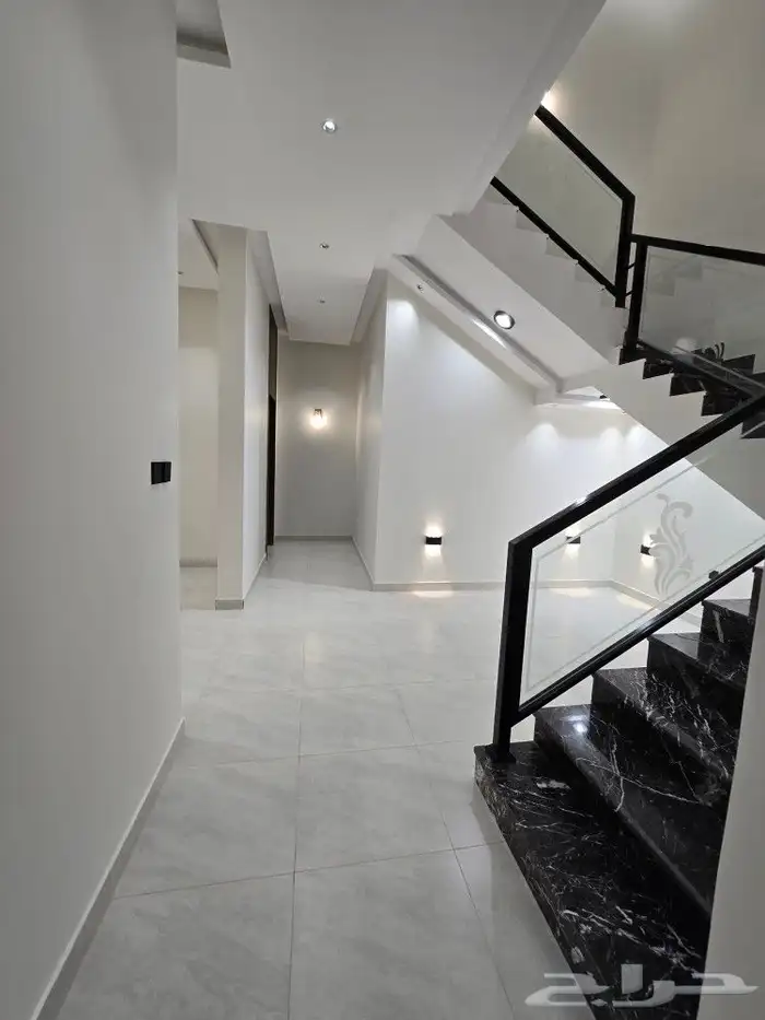 للبيع روف علوى مع ملحق مدخل مستقل حوش مدخل سيارةأبها المحالة 12