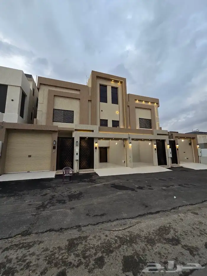 للبيع روف علوى مع ملحق مدخل مستقل حوش مدخل سيارةأبها المحالة 0