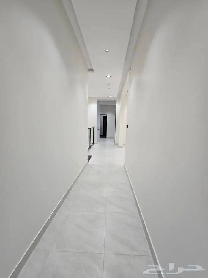 للبيع روف علوى مع ملحق مدخل مستقل حوش مدخل سيارةأبها المحالة 27