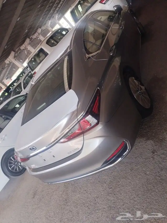 لكزس ES250 2023 4