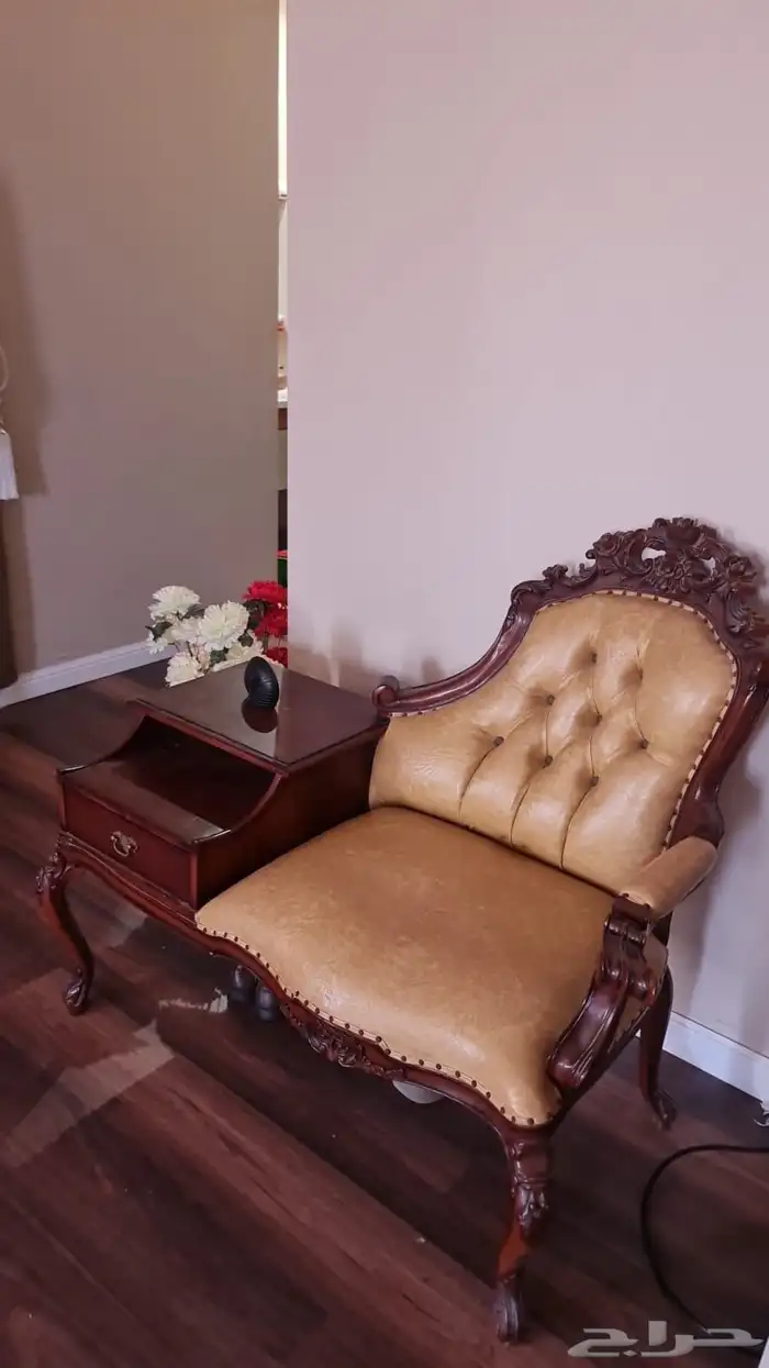 كرسي قراءه قديم جدا 0