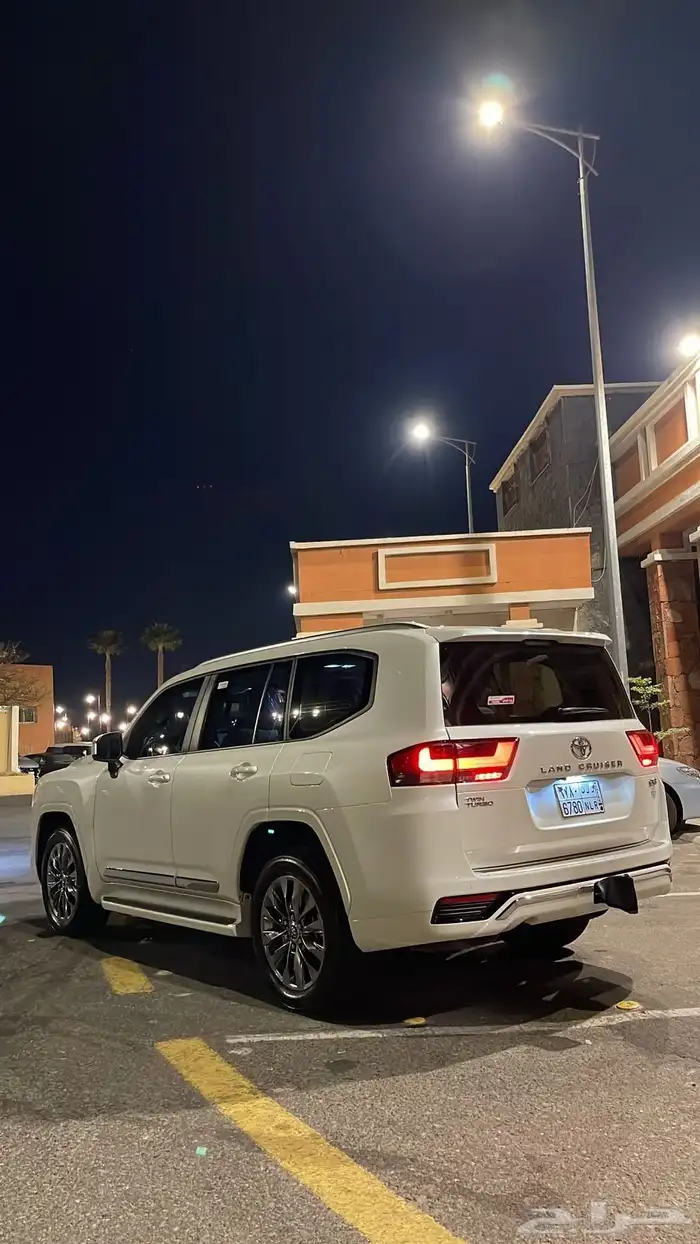 لاند كروزر 2024 gxr L3 4