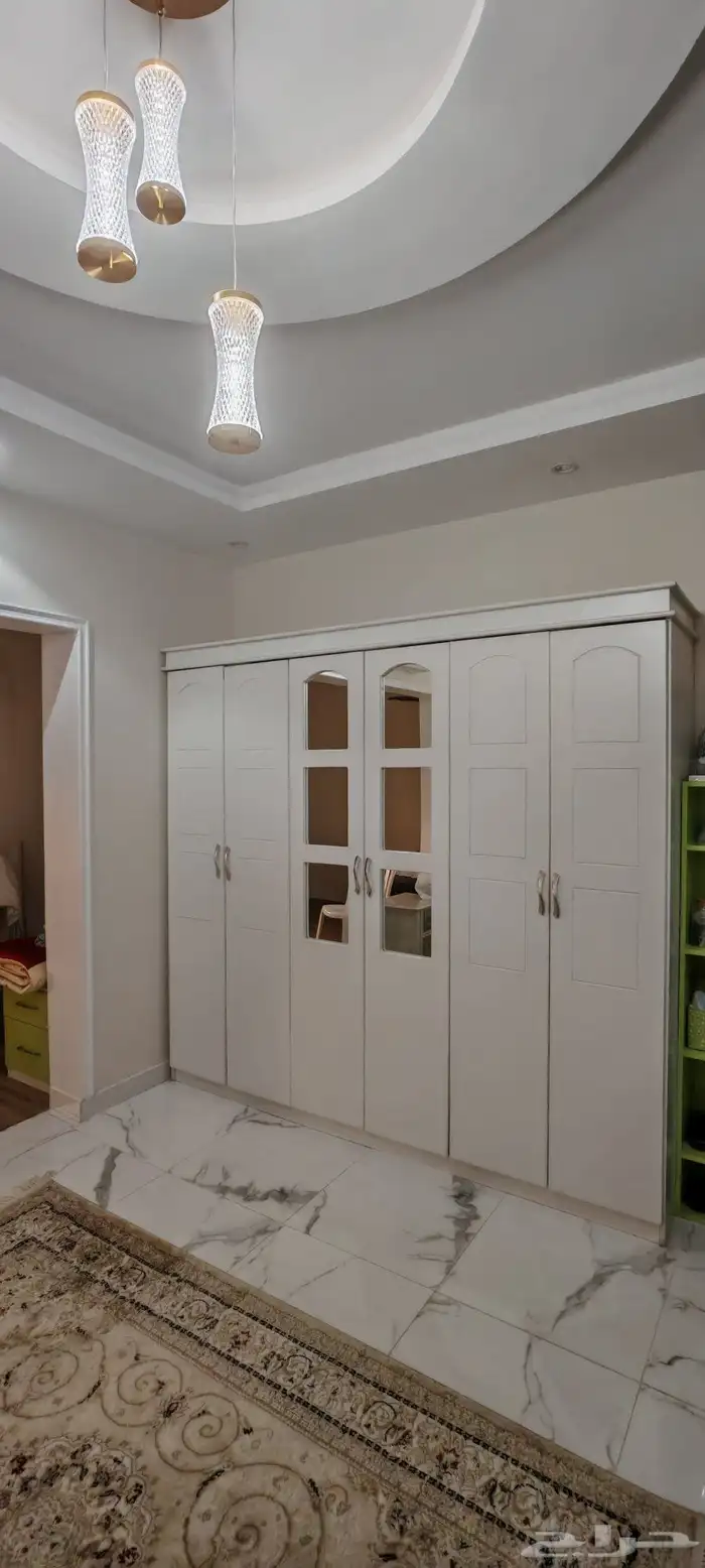 دولاب ابيض شبه جديد 0