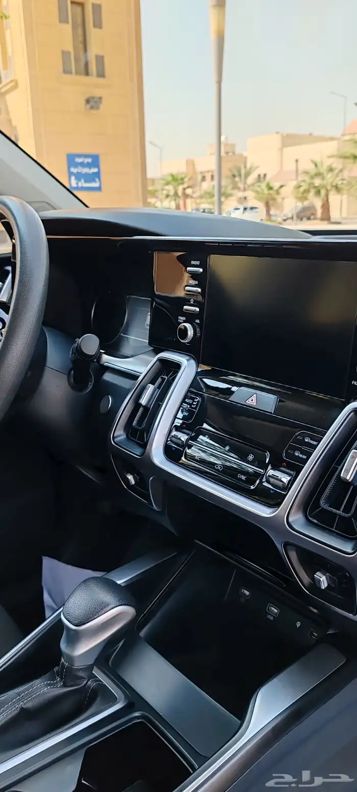 كيا سورنتو 4 سلندر بنزين .. موديل 2022 11