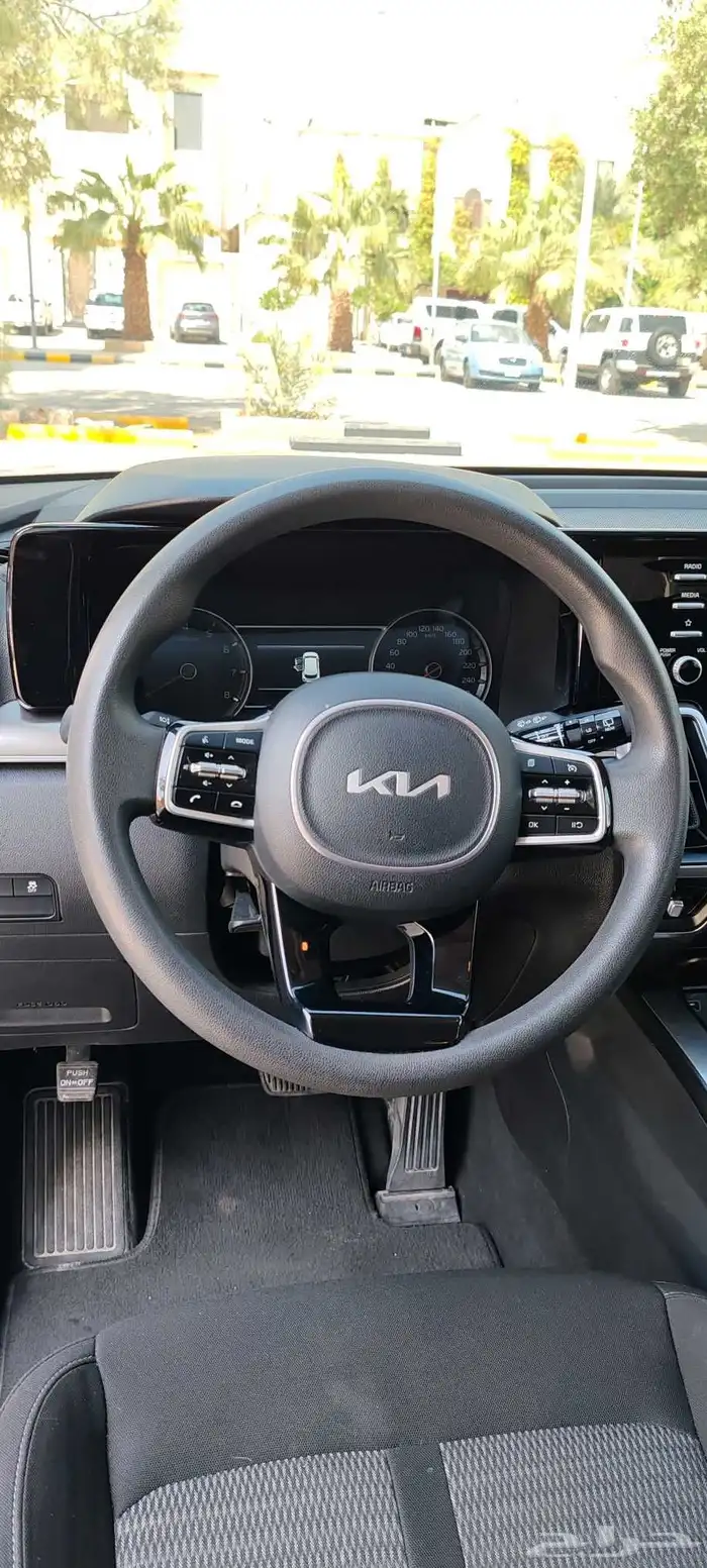 كيا سورنتو 4 سلندر بنزين .. موديل 2022 14