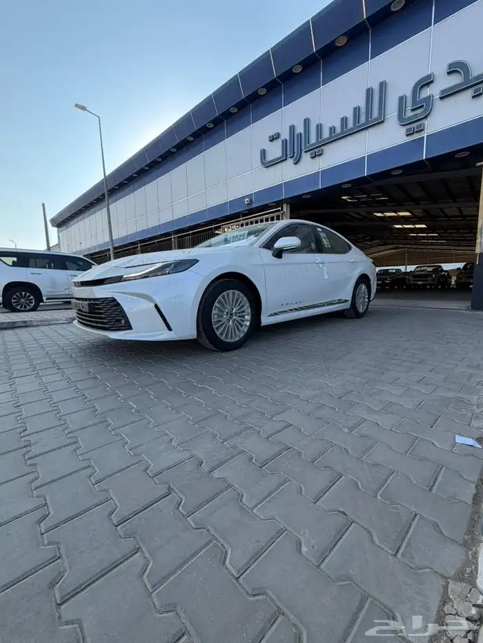 تويتا كامري LE بنزين موديل 2025 سعودي 2