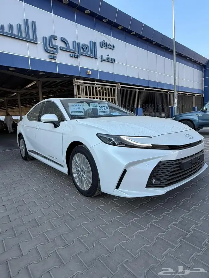 تويتا كامري LE بنزين موديل 2025 سعودي 1