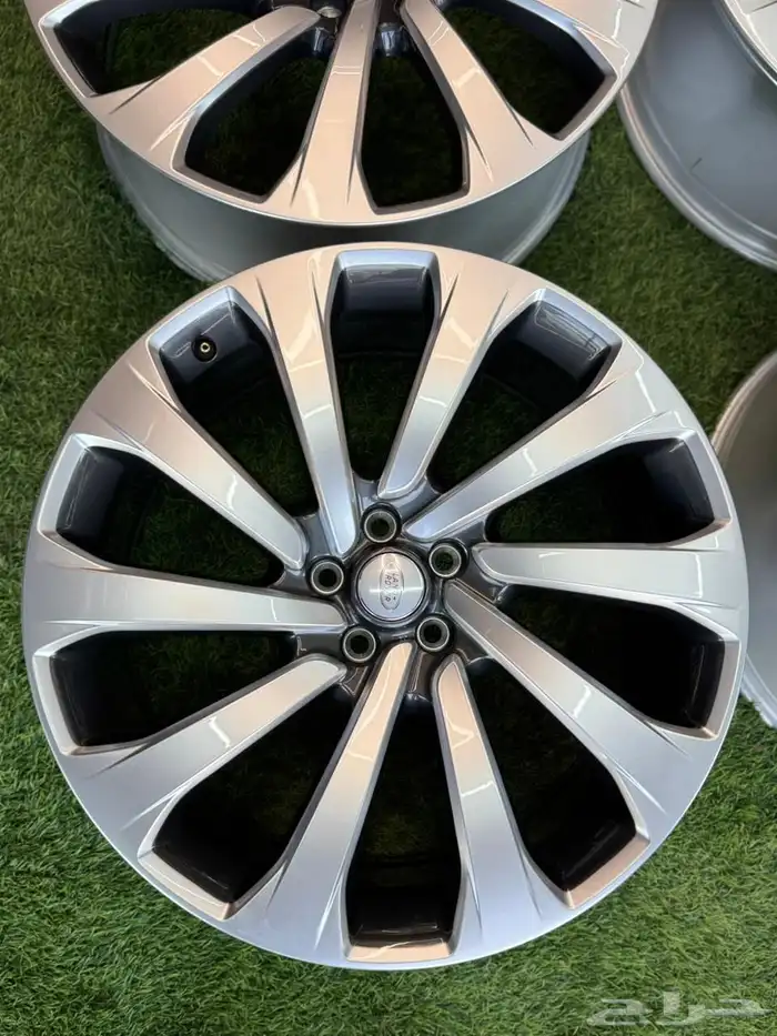 جنوط رنج روفر SV مقاس 23اصلي وكاله موديل 2025 3