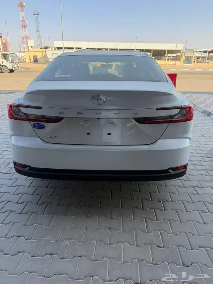 تويتا كامري LE بنزين موديل 2025 سعودي 4