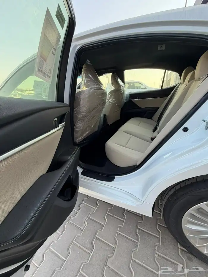 تويتا كامري LE بنزين موديل 2025 سعودي 8